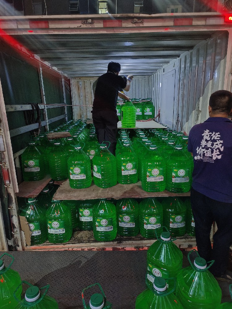 航冠洗衣粉,高效洁净.守护全家衣物