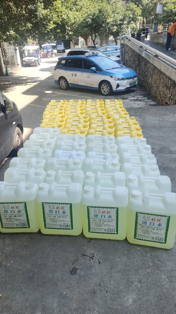 航冠漂白水浓缩型10斤装,99.9%除菌去黄.家庭商用清洁首选,2025必囤航冠漂白水,白衣救星+霉斑克星.高性价比大桶装 .航冠含氯漂白水.母婴家庭安全消毒,瓷砖衣物多场景清洁神器 .航冠漂白水怎么